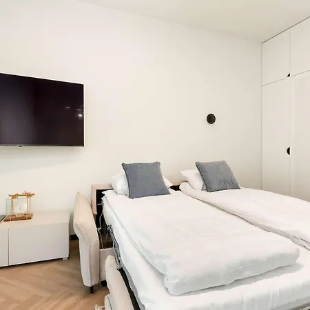 Nowoczesne Dla Dwojga, Balkon Z Widokiem Na Marinę By Renters *